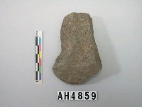 藏品(小型淺腰打製石斧)的圖片